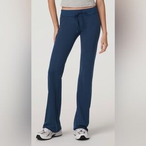Vuori Halo Low Rise Slim Flare Pant | Blue Coast Heather | Women’s Size S